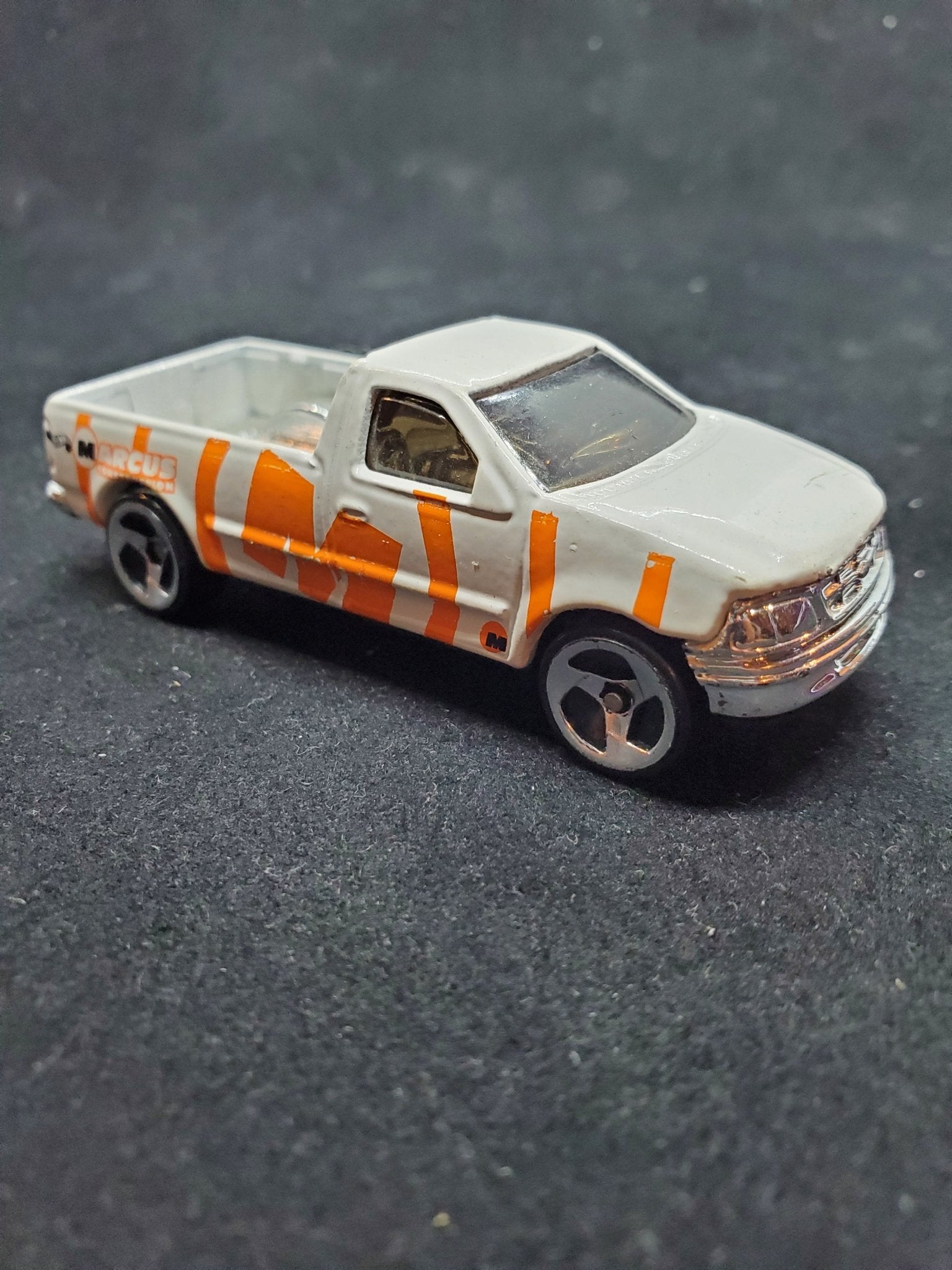 Hot Wheels Ford F-150 ミニカー 1997年製 s-l400.jpg