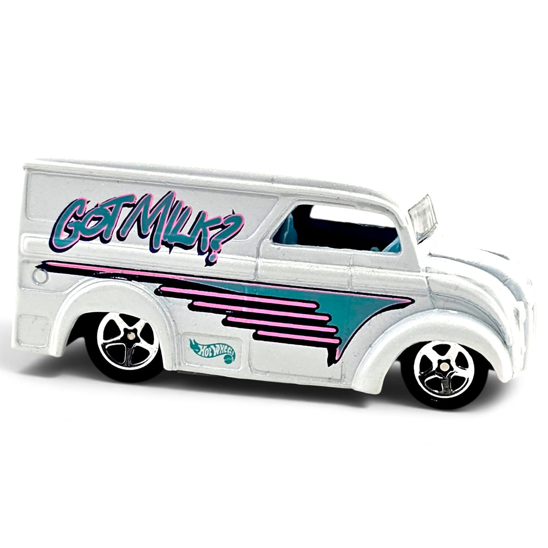 Hot Wheels - Moo Mobile (Dairy Delivery) - 1998