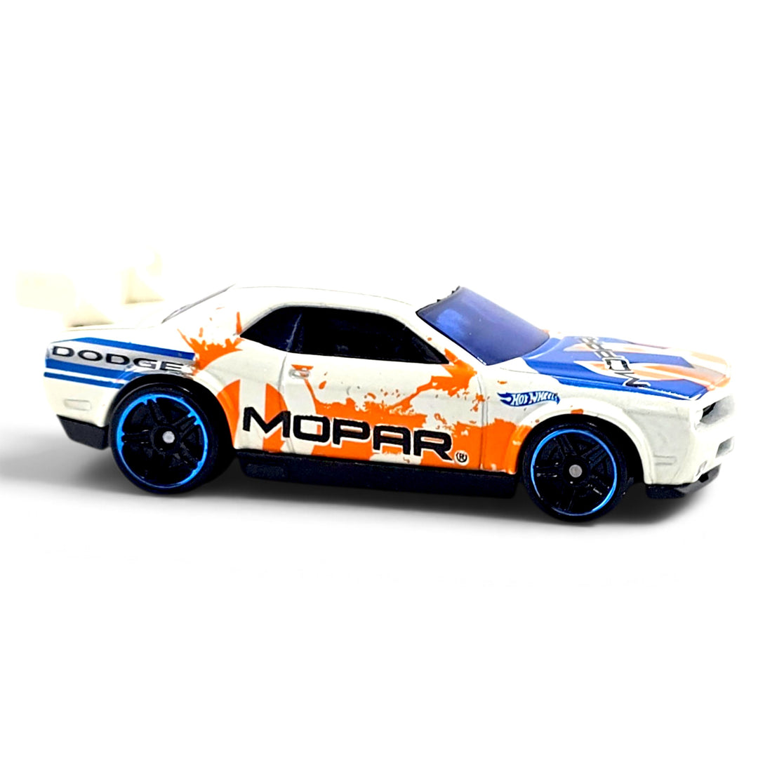 Hot Wheels - Dodge Challenger Drift Car - 2012