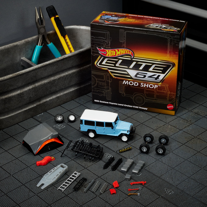 Hot Wheels - 1982 Custom Toyota Land Cruiser FJ45 Troopy - 2025 Elite 64 Series