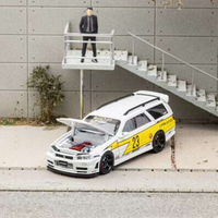 Zoom - Nissan Stagea (R34) Wagon "White Lightning"