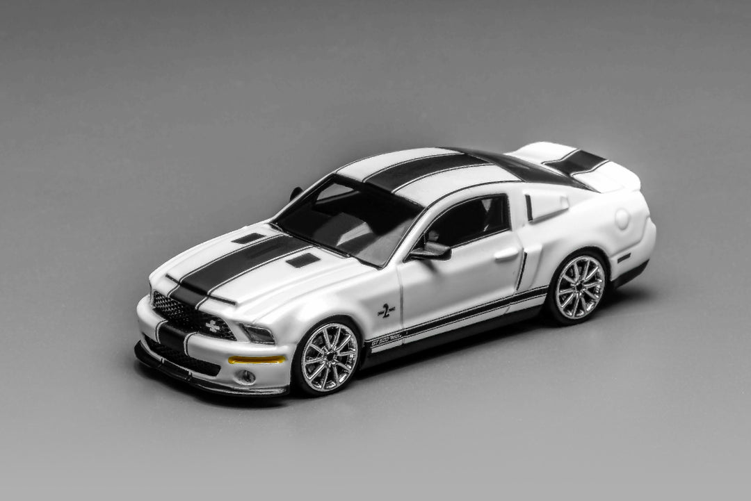 Greenlight x MotorHelix - 2007 Ford Mustang Shelby GT500 Super Snake - White w/ Black Stripes