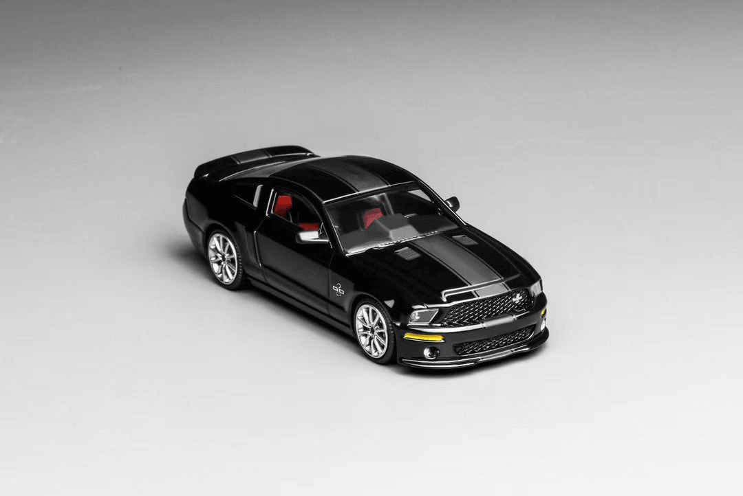 Greenlight x MotorHelix - 2007 Ford Mustang Shelby GT500 Super Snake - Black w/ Matte Black Stripes - Top CollectiblesDiecastGreenlight