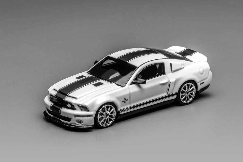 Greenlight x MotorHelix - 2007 Ford Mustang Shelby GT500 Super Snake - White w/ Black Stripes - Top CollectiblesDiecastGreenlight