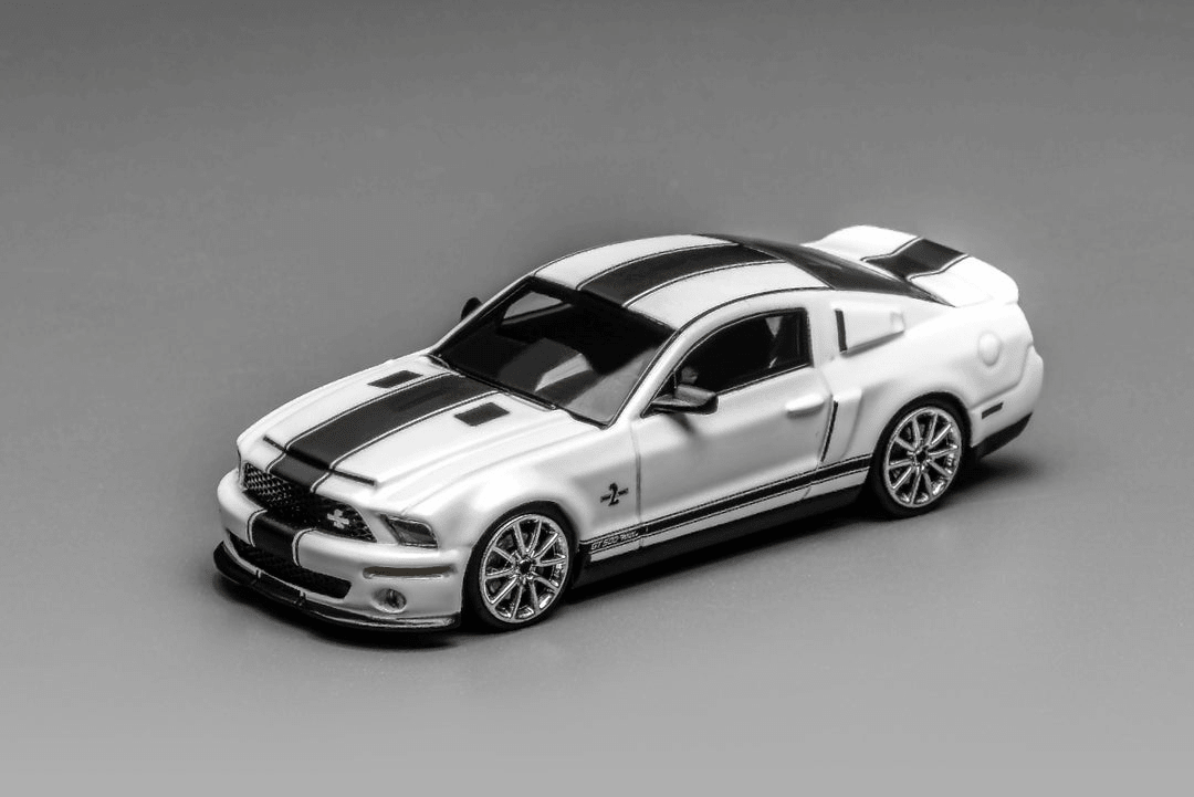 Greenlight x MotorHelix - 2007 Ford Mustang Shelby GT500 Super Snake - White w/ Black Stripes - Top CollectiblesDiecastGreenlight