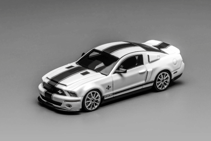 Greenlight x MotorHelix - 2007 Ford Mustang Shelby GT500 Super Snake - White w/ Black Stripes - Top CollectiblesDiecastGreenlight