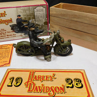 Harley - Davidson - Cast Iron Harley Davidson Motorcycle Replica of 1928 Harley w/ Rider & Wooden Collector Box - Top CollectiblesDiecastMaisto