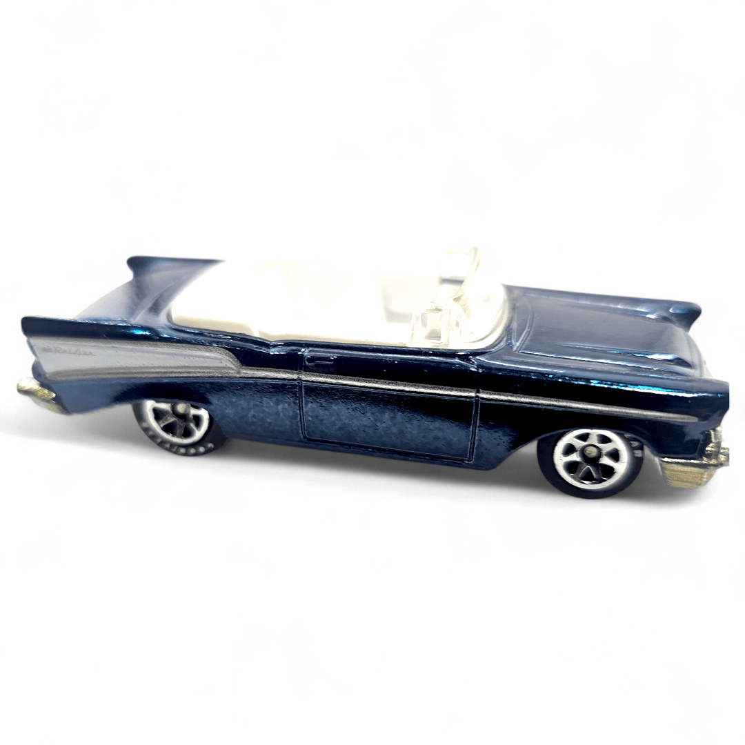 Hot Wheels - 1957 Chevy Bel Air Convertible - 2006 Classics Series 2 - Top CollectiblesDiecastHot Wheels