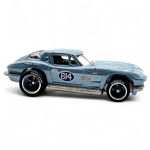 Hot Wheels - 1963 Chevrolet Corvette - 2003 Hall of Fame Series - Top CollectiblesDiecastHot Wheels