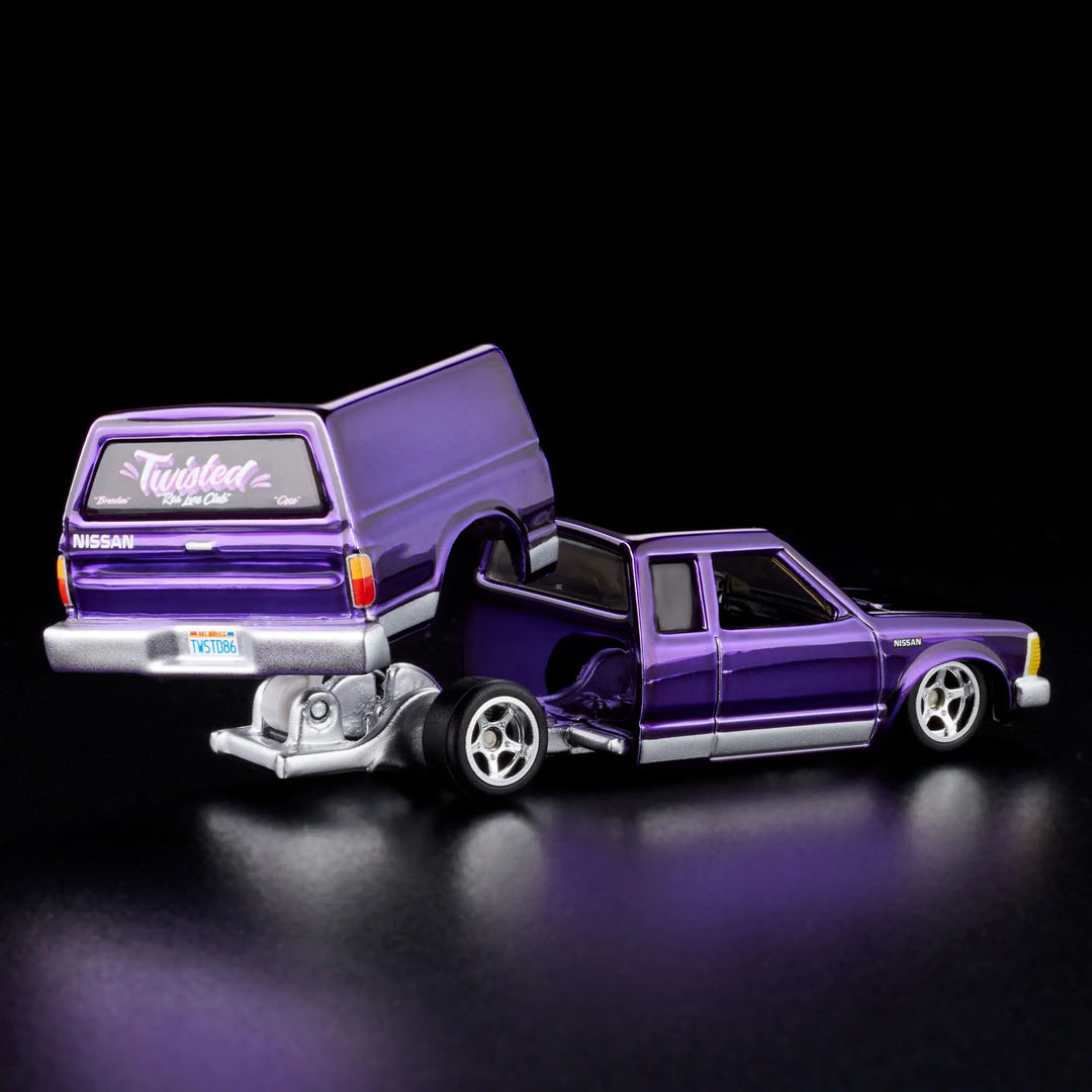 Hot Wheels - 1986 Nissan 720 King Cab - 2024 *Red Line Club Exclusive* - Top CollectiblesDiecastHot Wheels