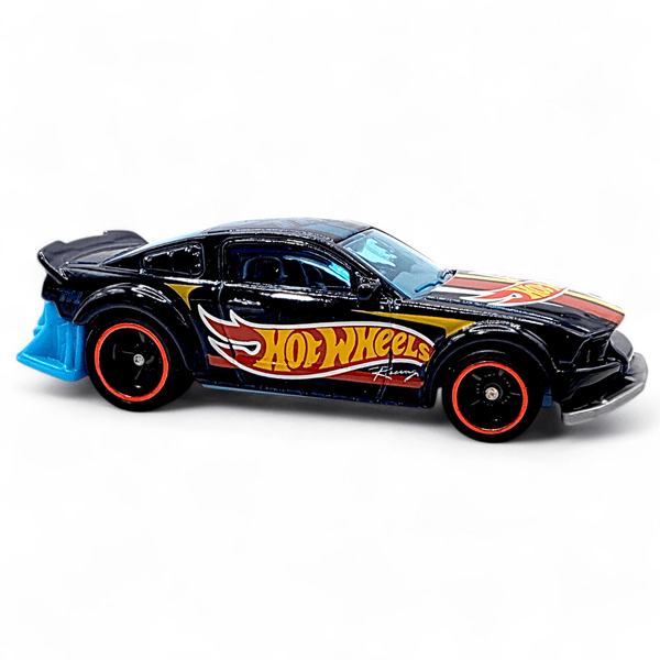 Hot Wheels - 2005 Ford Mustang - 2017 *Super Treasure Hunt* - Top CollectiblesDiecastHot Wheels