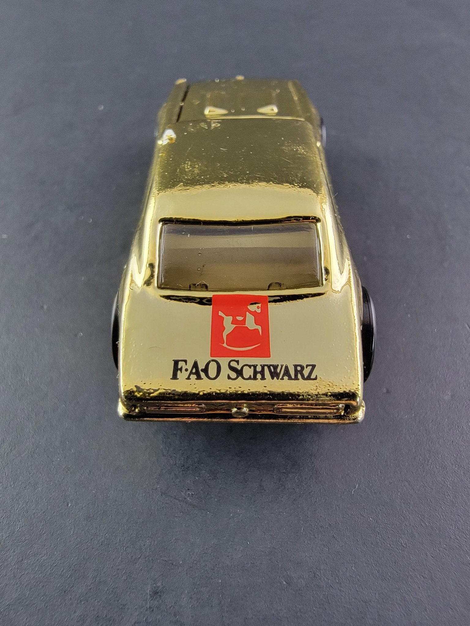 Hot Wheels - '67 Camaro - 1995 FAO Schwarz Gold Series Collection