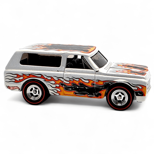 Hot Wheels - '70 Chevy Blazer - 2011 GM Garage Series - Top CollectiblesDiecastHot Wheels