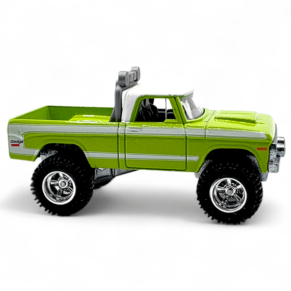 Hot Wheels - ’70 Dodge Power Wagon - 2011 Mopar Garage Series - Top CollectiblesDiecastHot Wheels