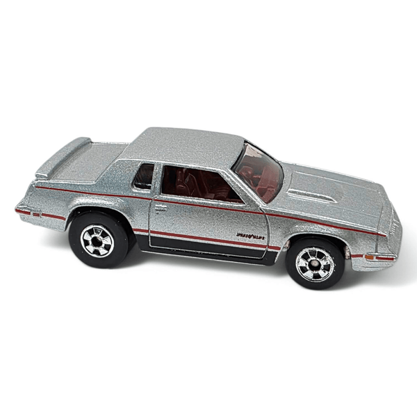 Hot Wheels - '84 Hurst Olds - 2011 The Hot Ones Series - Top CollectiblesDiecastHot Wheels