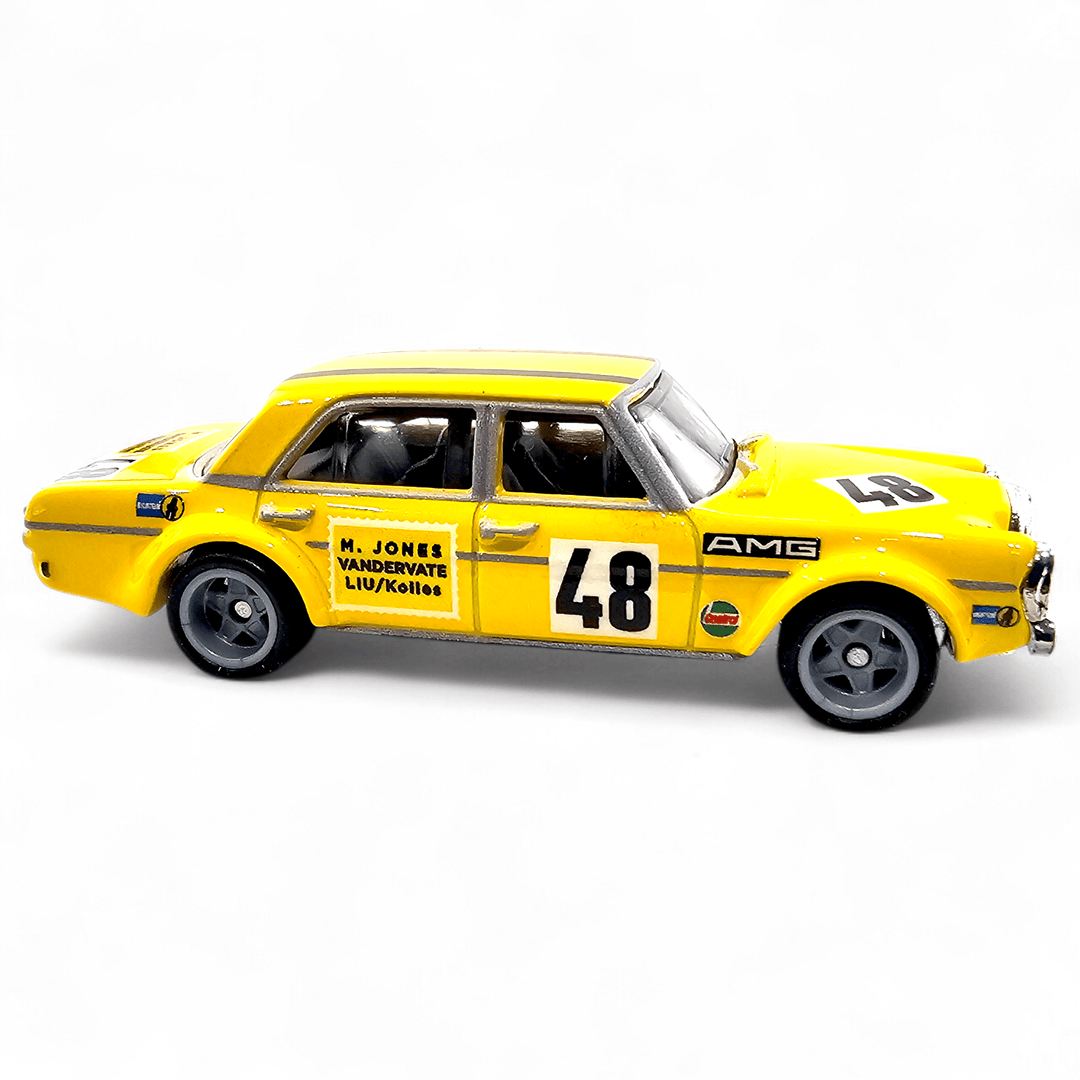 Hot Wheels - Mercedes - Benz 300 SEL 6.8 AMG - 2021 Team Transport Series - Top CollectiblesDiecastHot Wheels