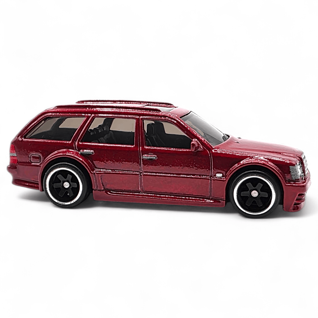 Hot Wheels - Mercedes - Benz E 36 AMG - 2025 Fast Wagons Series - Top CollectiblesDiecastHot Wheels