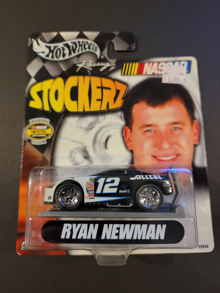 Hot Wheels - Ryan Newman - 2004 Nascar Stockerz Series - Top CollectiblesDiecastHot Wheels