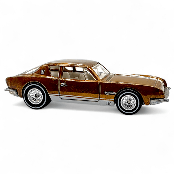 Hot Wheels - Studebaker Avanti - 2011 *Super Treasure Hunt* - Top CollectiblesDiecastHot Wheels