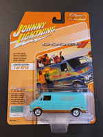 Johnny Lightning - 1976 Dodge Tradesman Van - 2021 Classic Gold Series - Top CollectiblesDiecastJohnny Lightning