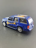 Johnny Lightning - 2002 Cadillac Escalade - 2004 Pop Culture Series - Top CollectiblesDiecastJohnny Lightning