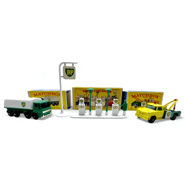 Matchbox - Leyland Petrol Tanker, Dodge Wreck Truck &amp; BP Garage Pumps and Sign - 1960&