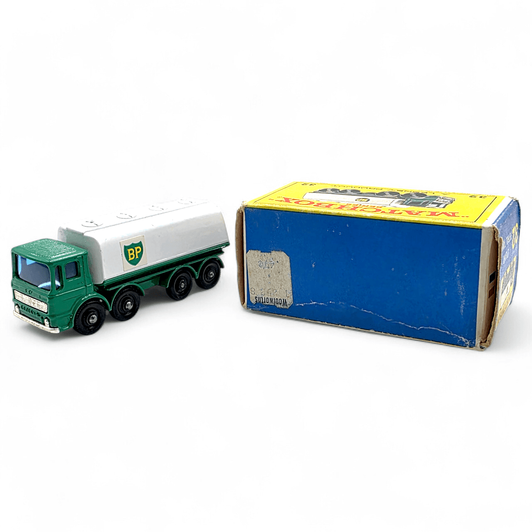 Matchbox - Leyland Petrol Tanker, Dodge Wreck Truck &amp; BP Garage Pumps and Sign - 1960&