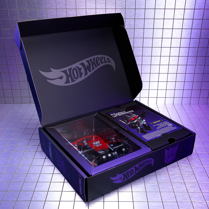 Hot Wheels - Transformers Nemesis Prime - 2025 *Red Line Club Exclusive*