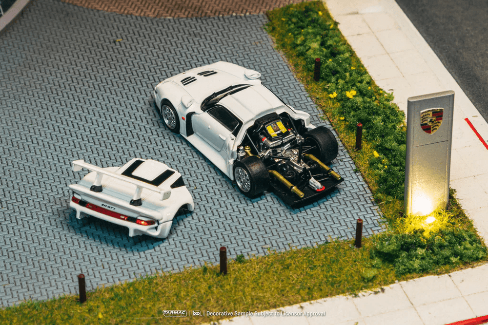 Pre-Order* Tarmac Works - Porsche 911 GT1 White + Trading Cards Pre-Order* Tarmac Works - Porsche 911 GT1 White + Trading Cards